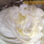 Ciambellone soffice soffice Montare gli albumi a neve