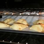 Panzerotti cicoria, salsiccia e provola Panzerotti in forno