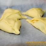 Panzerotti cicoria, salsiccia e provola Prima di infornarli