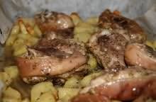 Coscio di maialino al forno con le patate