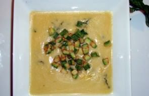 potage con brunoise di zucchine fritte