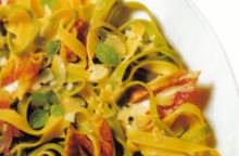 Paglia e fieno con carciofi e pancetta