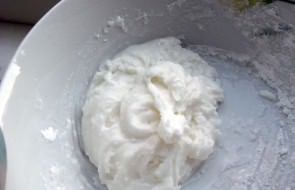 Mescolare il tutto fino ad ottenere un composto ben amalgamato