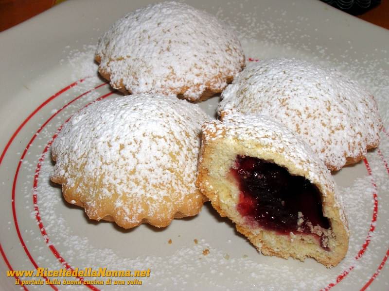 Dolcetti di pasta frolla alla marmellata