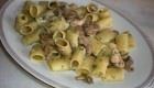 Mezze maniche con funghi e cacioricotta