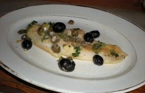 Filetti di pangasio al forno con olive e capperi