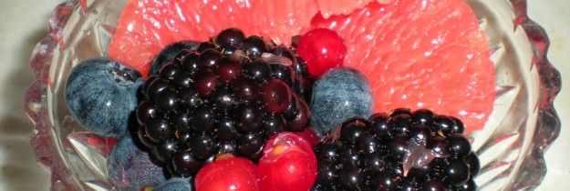 Frutti di bosco con pompelmo rosa