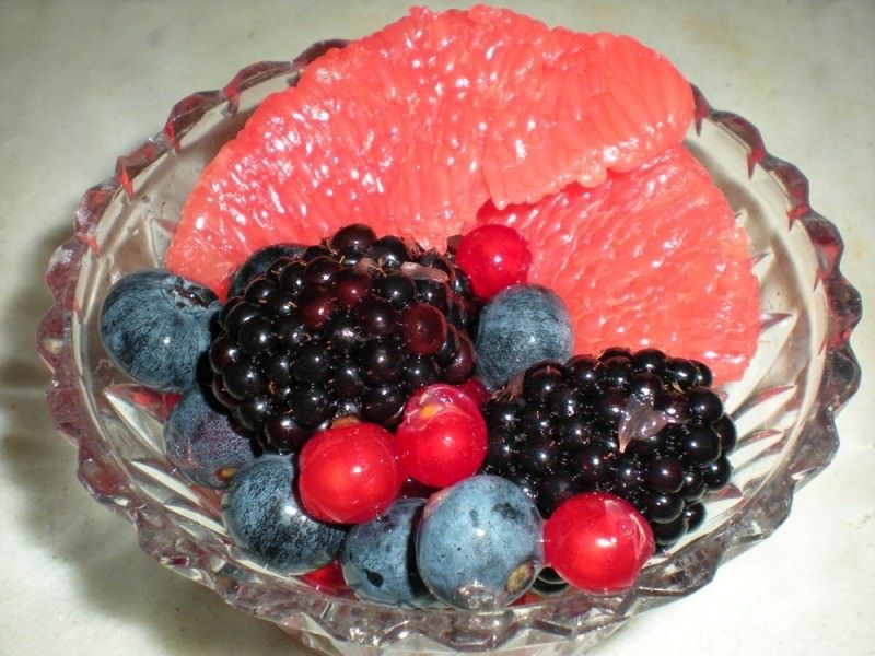 Frutti di bosco con pompelmo rosa