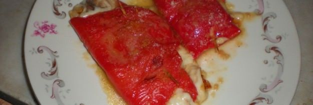 Involtini di peperoni rossi con mozzarella ed acciughe