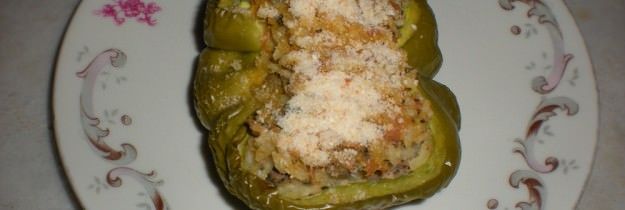 Peperoni verdi sfiziosi ripieni di riso, capperi, acciughe e tonno