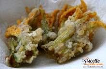Fiori di zucca ripieni e croccanti