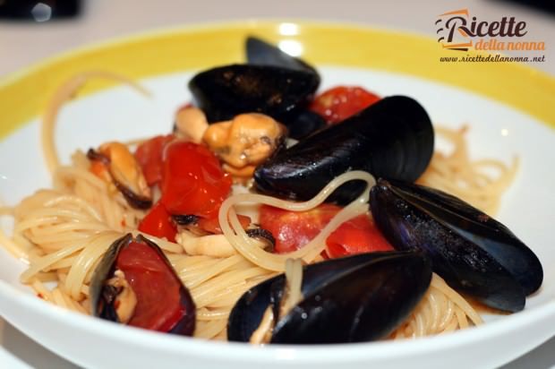 Spaghetti cozze e pachino