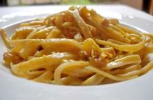 Pasta alla carbonara con il cotechino