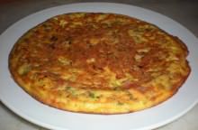 Frittata gustosa con salsiccia e speck