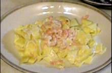 Pappardelle con gamberi, panna e salmone affumicato