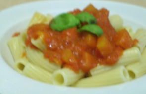 Tortiglioni al sugo di cipolla e patate