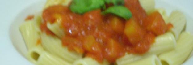 Tortiglioni al sugo di cipolla e patate
