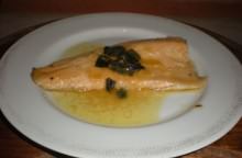 Filetto di trota salmonata al vino bianco e salvia
