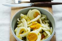 Insalata di finocchi, uova sode e capperi