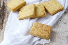 Biscotti di pasta frolla all’olio e mandorle