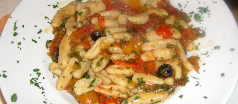 Cavatelli fatti in casa al sugo di peperoni