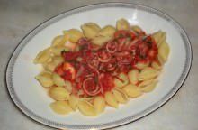 Conchiglie al sugo di totani e gamberi