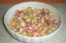 Conchiglie in insalata di mare