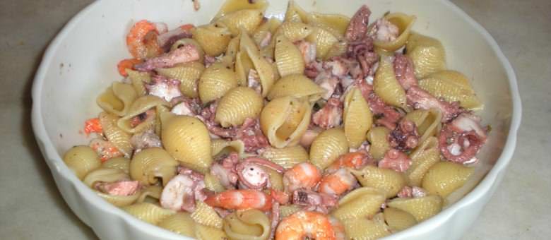 Conchiglie in insalata di mare