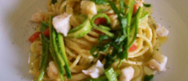 spaghettini agli scampi e verdure estive