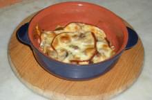 Pirottine con funghi, fiori di zucca e provola affumicata al forno