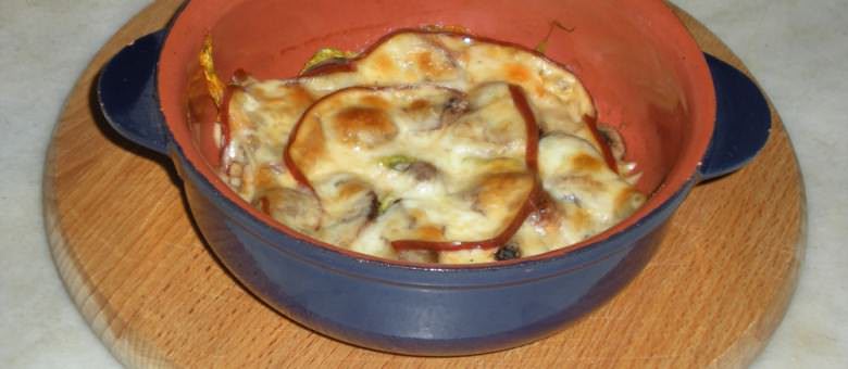 Pirottine con funghi, fiori di zucca e provola affumicata al forno