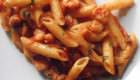 Penne con amatriciana e gamberetti