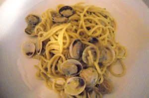 Spaghettini ai lupini e zucchine in fiore