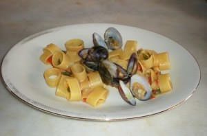 Calamarata con vongole veraci e rucola