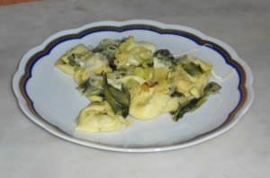 Ravioli di magro con cicoria e mozzarella gratinati al forno