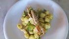 Gnocchi con scampi, zucchine e arancia