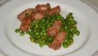 Bocconcini di salsiccia alla paprika con piselli