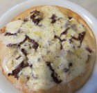 Pizza bianca con radicchio trevigiano, scamorza affumicata e mozzarella di bufala