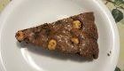 Torta al cioccolato, nocciole e pere