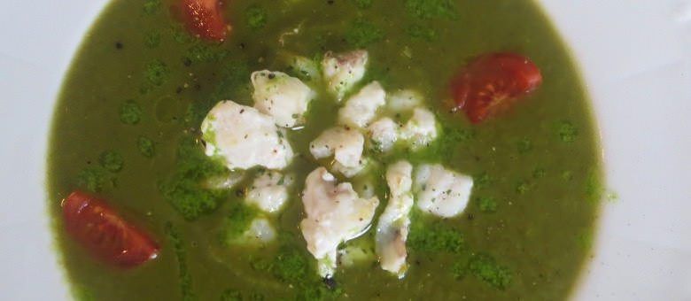 Crema tiepida di lattuga, prezzemolo, pescatrice e gamberetti