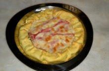 Quiche con coste, prosciutto cotto e mozzarella