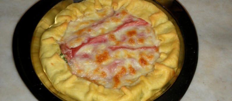 Quiche con coste, prosciutto cotto e mozzarella