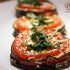 Mini parmigiana estiva di melanzane e pomodori con ricotta salata