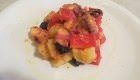 Polpo tiepido con patate, olive e pomodori