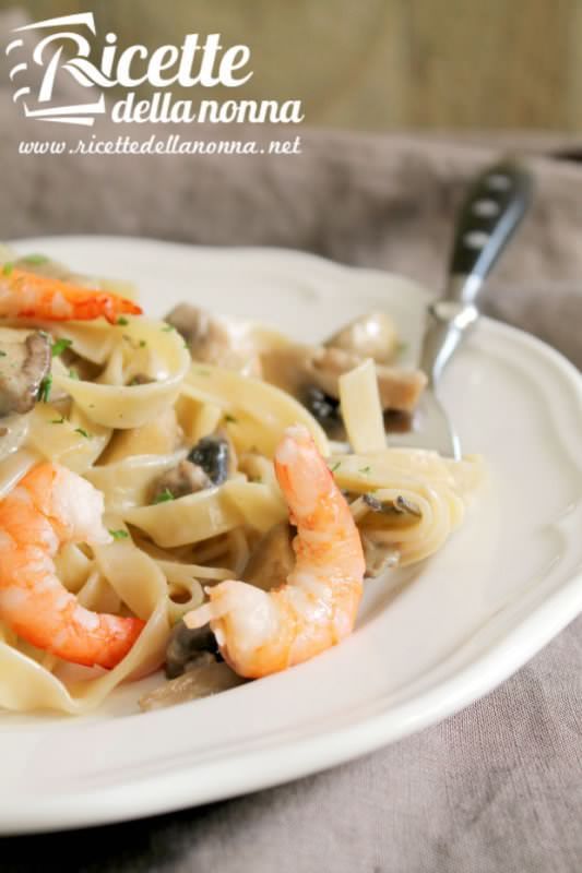 Tagliatelle con Funghi Porcini e Gamberetti Ricette della Nonna