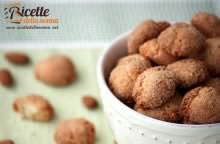 Amaretti, la ricetta infallibile per farli croccanti fuori e morbidi dentro