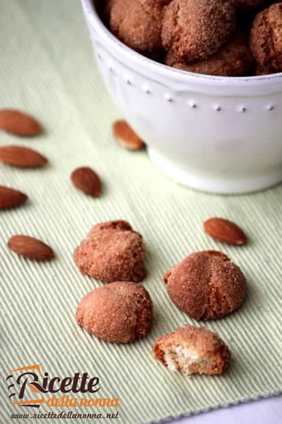 Amaretti ricetta e foto