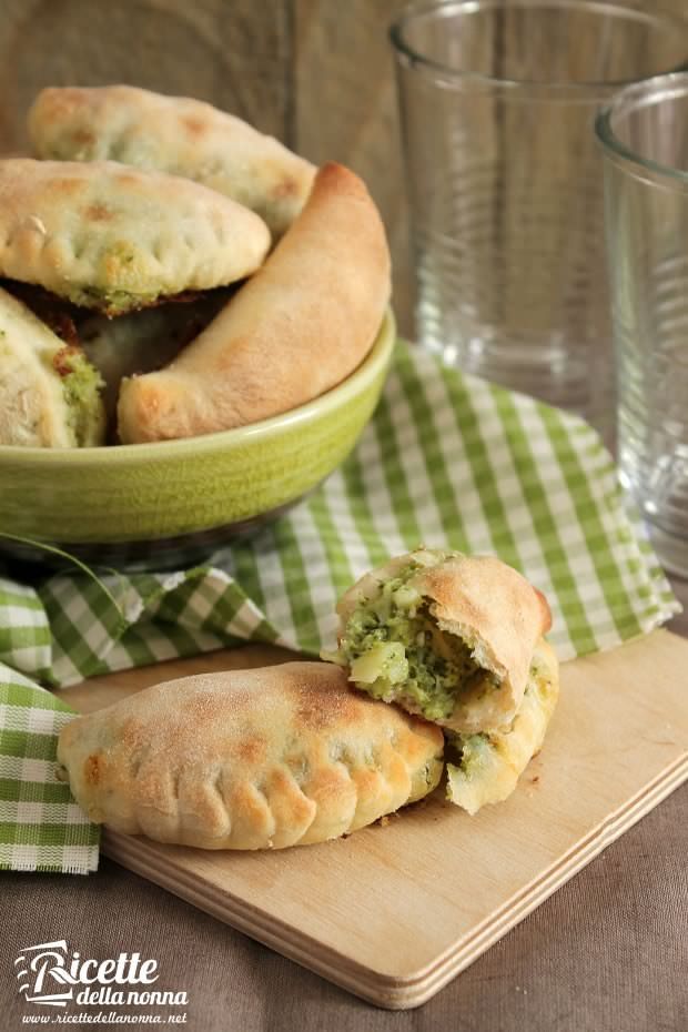 Foto calzone brie e broccoli