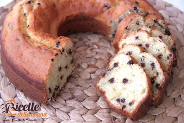 Ciambella allo yogurt al cocco con cioccolato