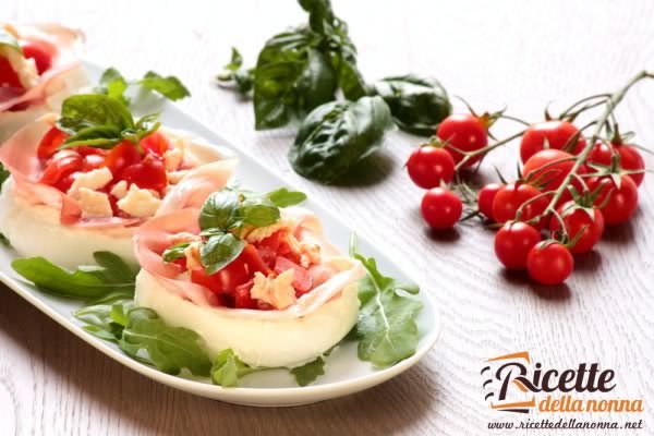 Cestini di mozzarella ripieni di prosciutto crudo